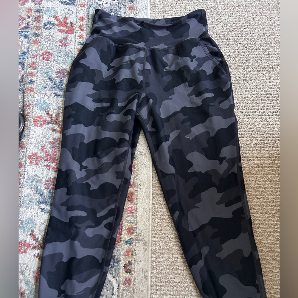 Old navy camo powersoft joggers large